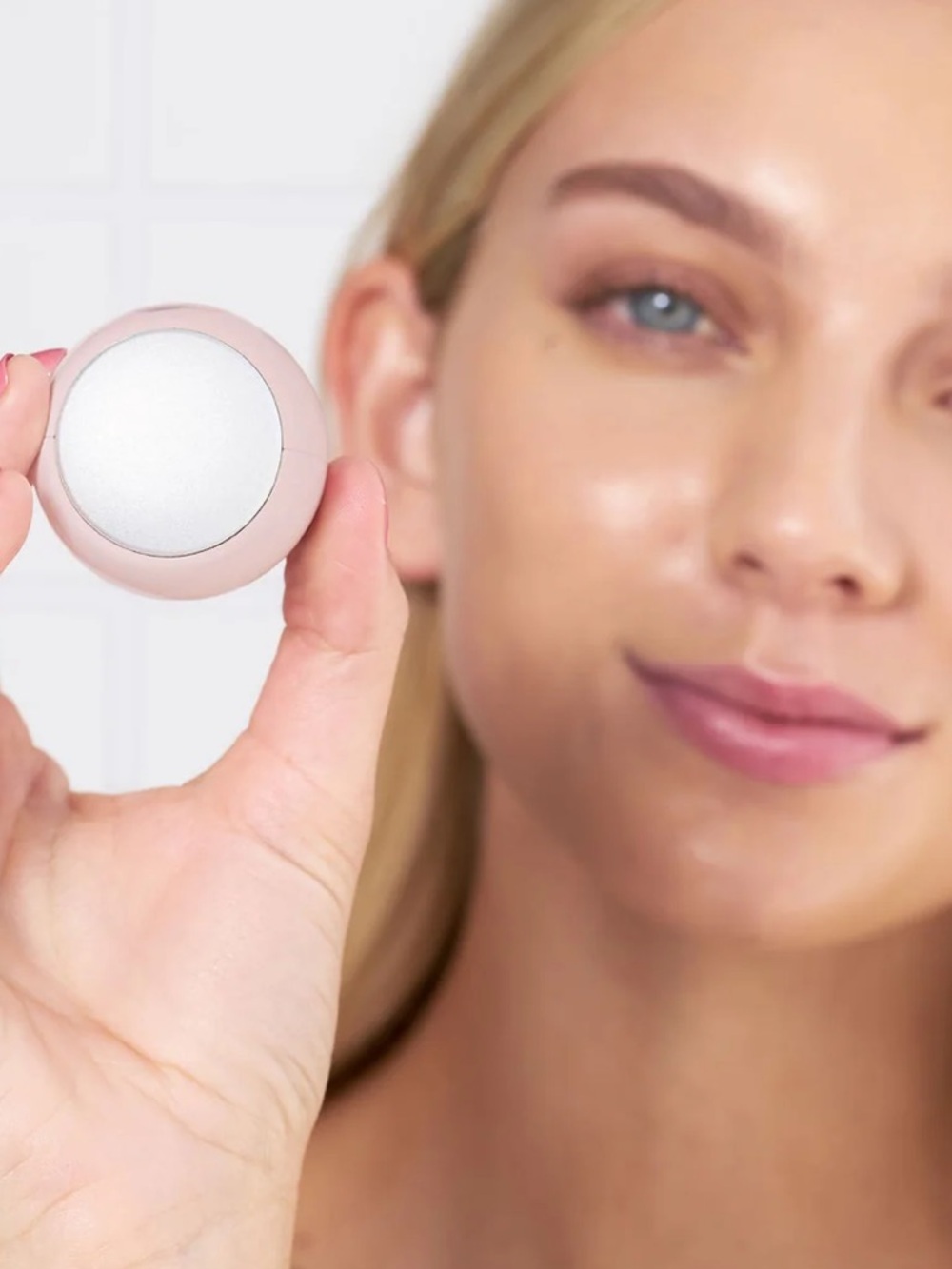 Skin Inc Cryo Ice Sake Roller for puffiness, pores, relaxation & more - Picture 4 of 10